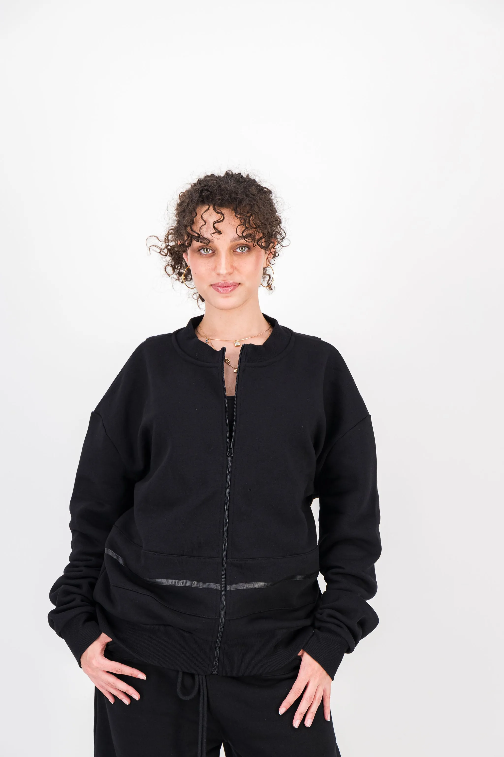BLACK CREWNECK BOMBER VEST