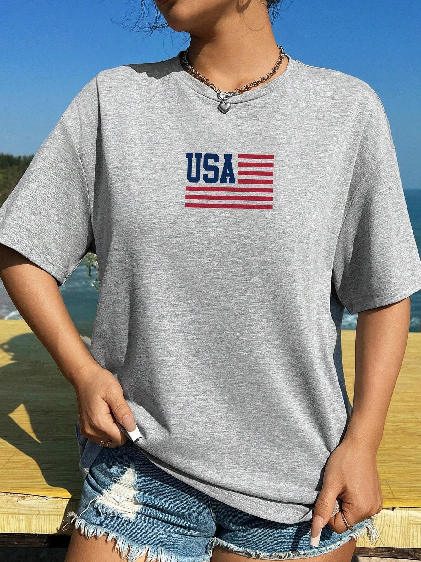 Ezwear Oversized T-Shirts Casual Simple Shark Print Light Floral Grey